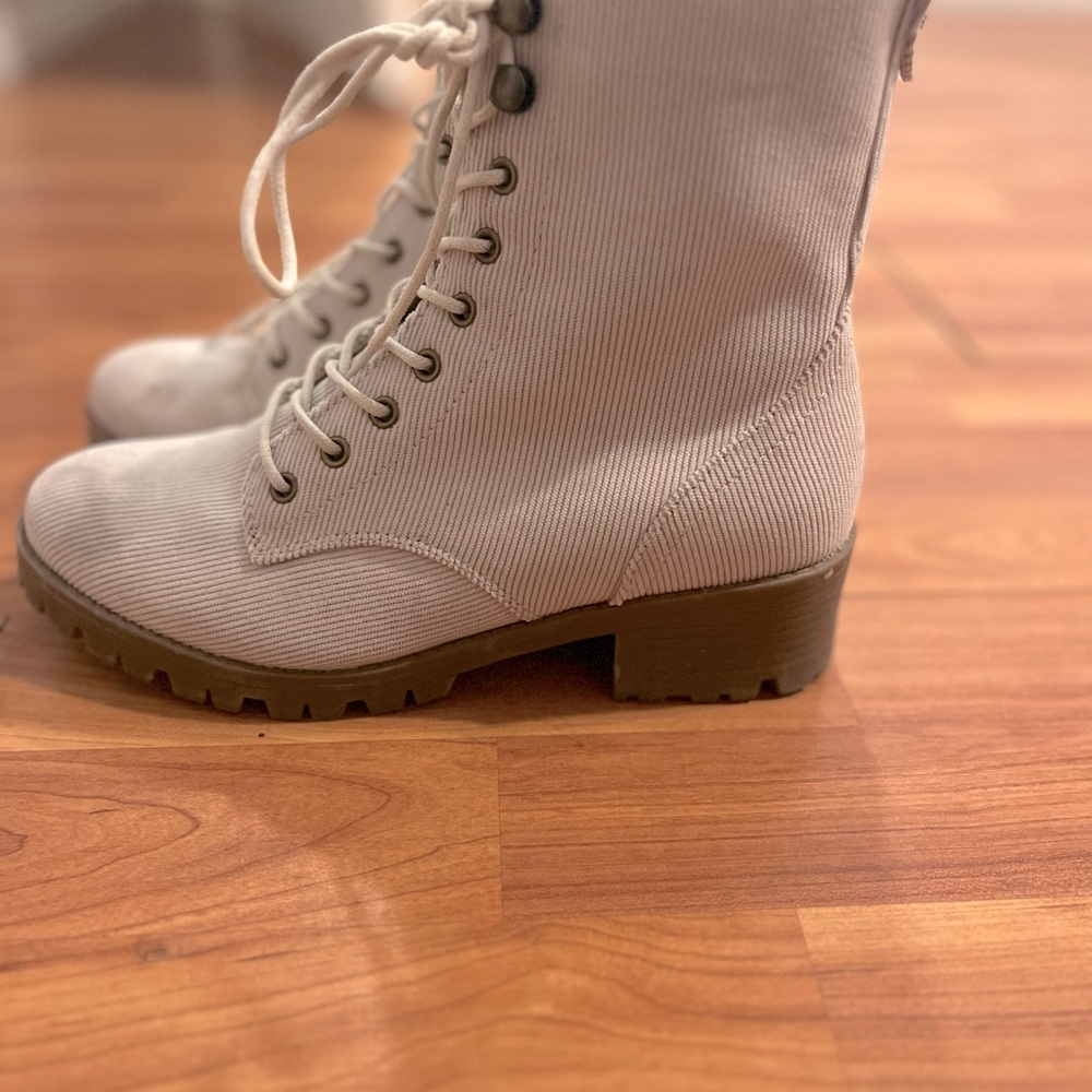 Sonoma Beige combat boots